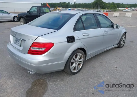 2014 Mercedes-Benz C 300 Luxury 4Matic/Sport 4Matic z USA, uszkodzony, nr VIN WDDGF8AB6EG188507